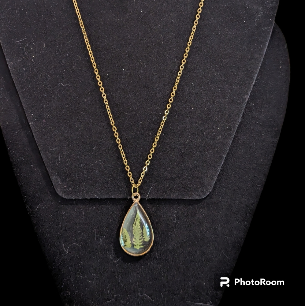 Vintage Goldtone Necklace with Pressed Fern Teardrop Pendant